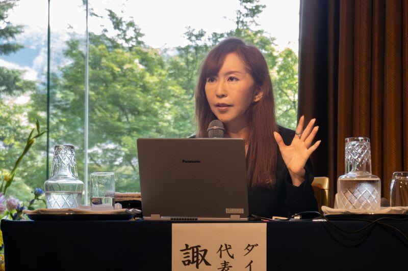 講演する諏訪氏