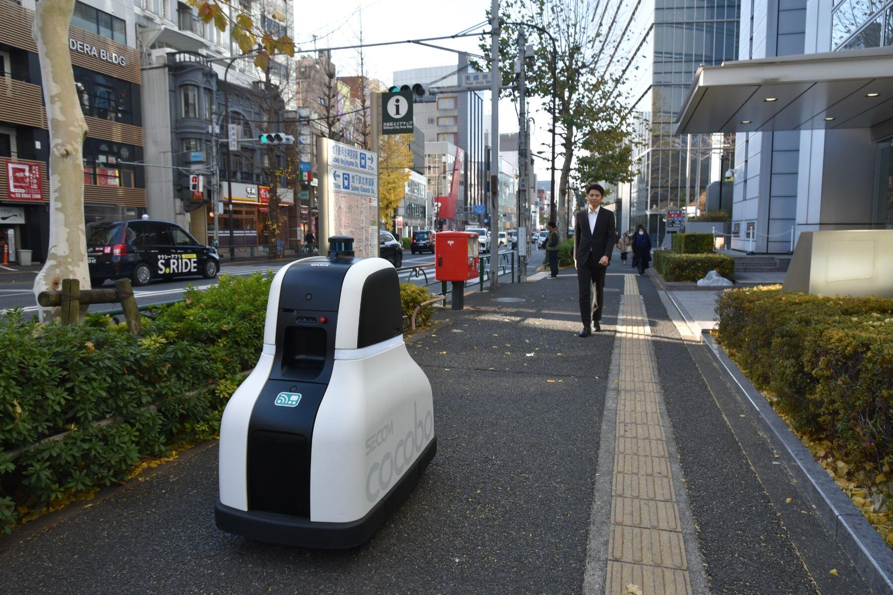 警備ロボット「cocobo」