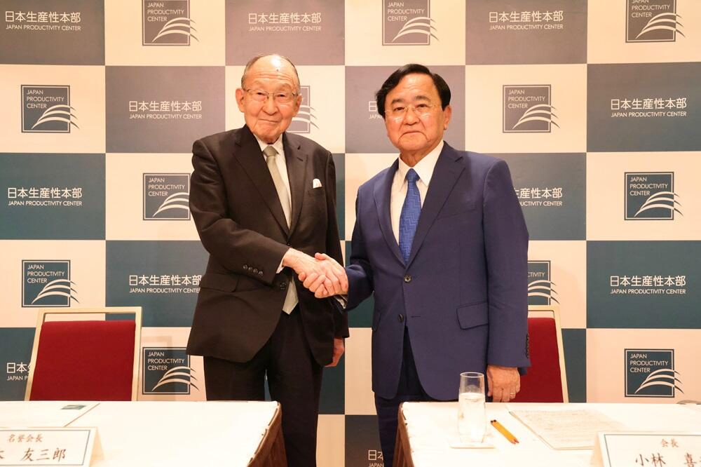 (左から)小林喜光新会長、茂木友三郎名誉会長